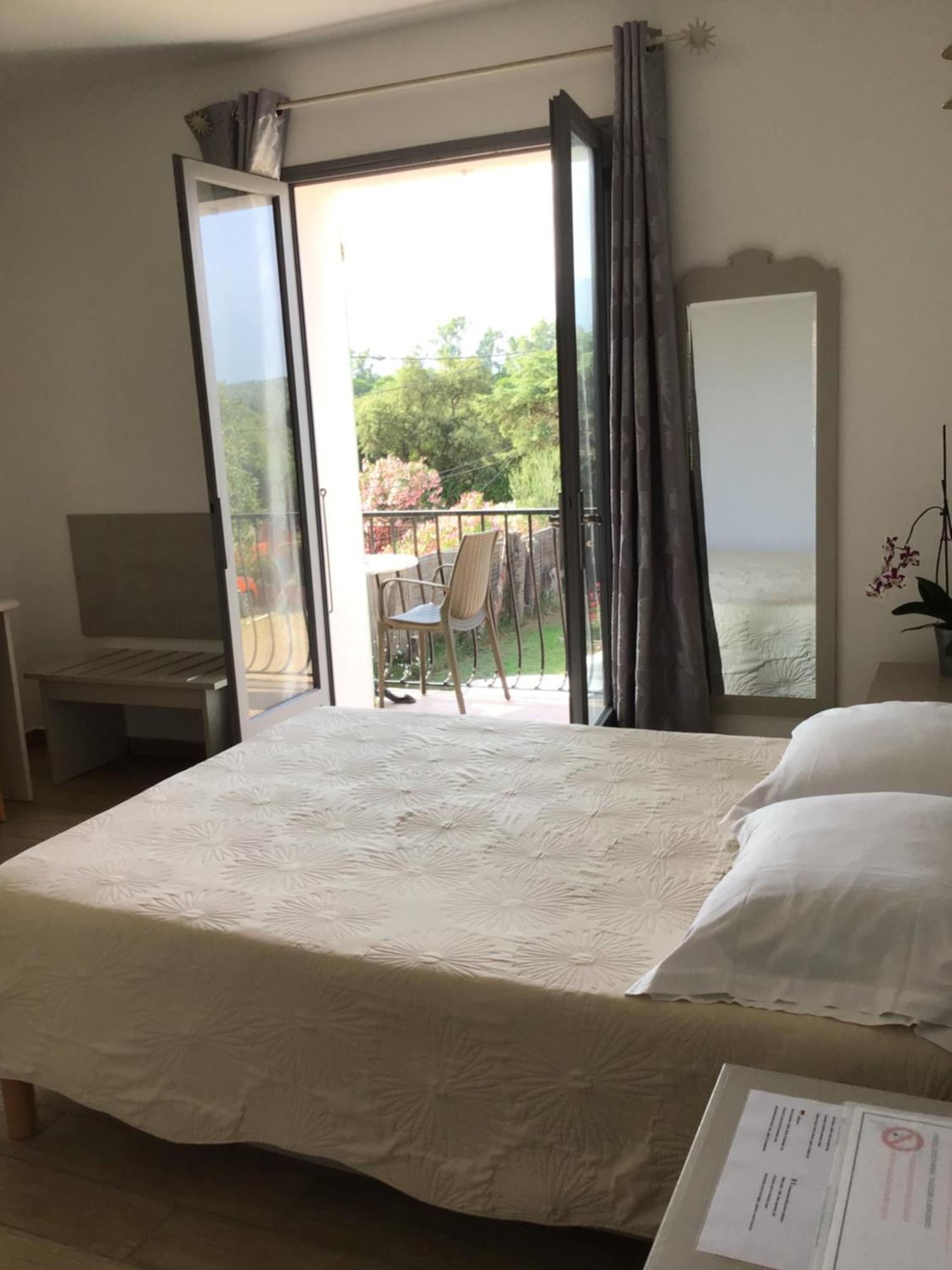 Hotel Casa Di Mama Порто-Веккьо Экстерьер фото